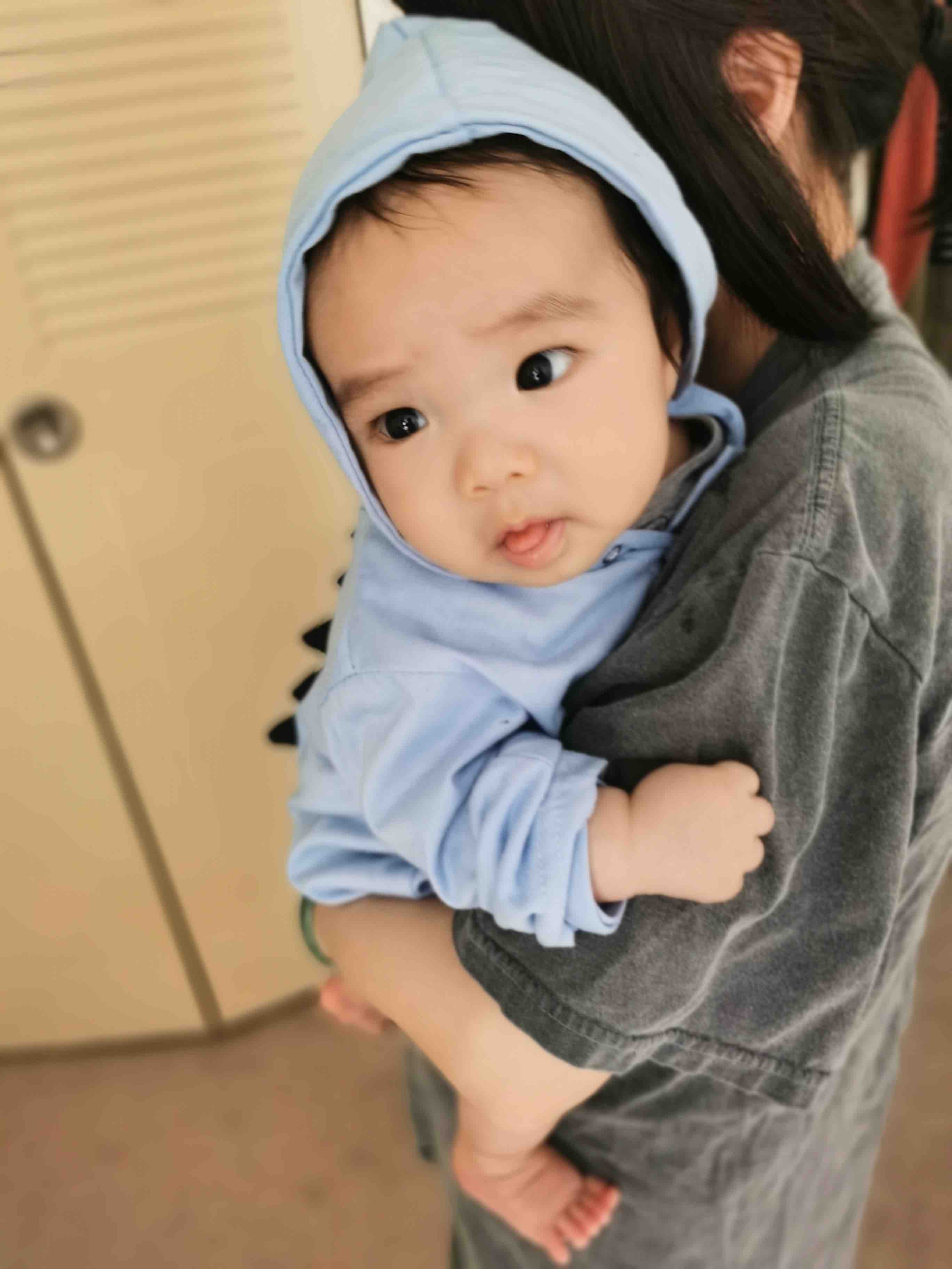 A photo of Coaca Bean making a face.