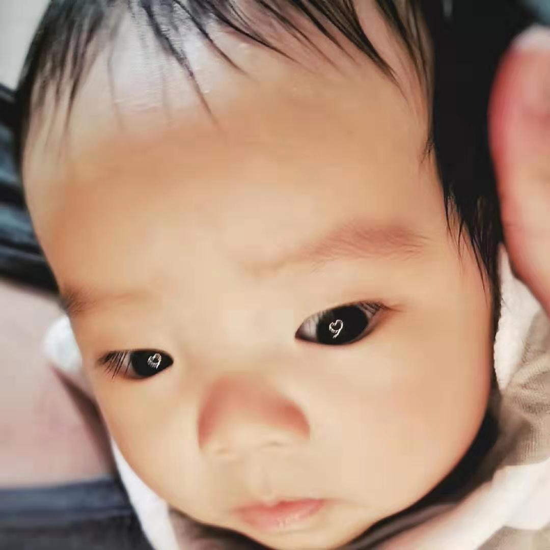 A photo of Coaca Bean's eyes mirroring heart-shaped lights.