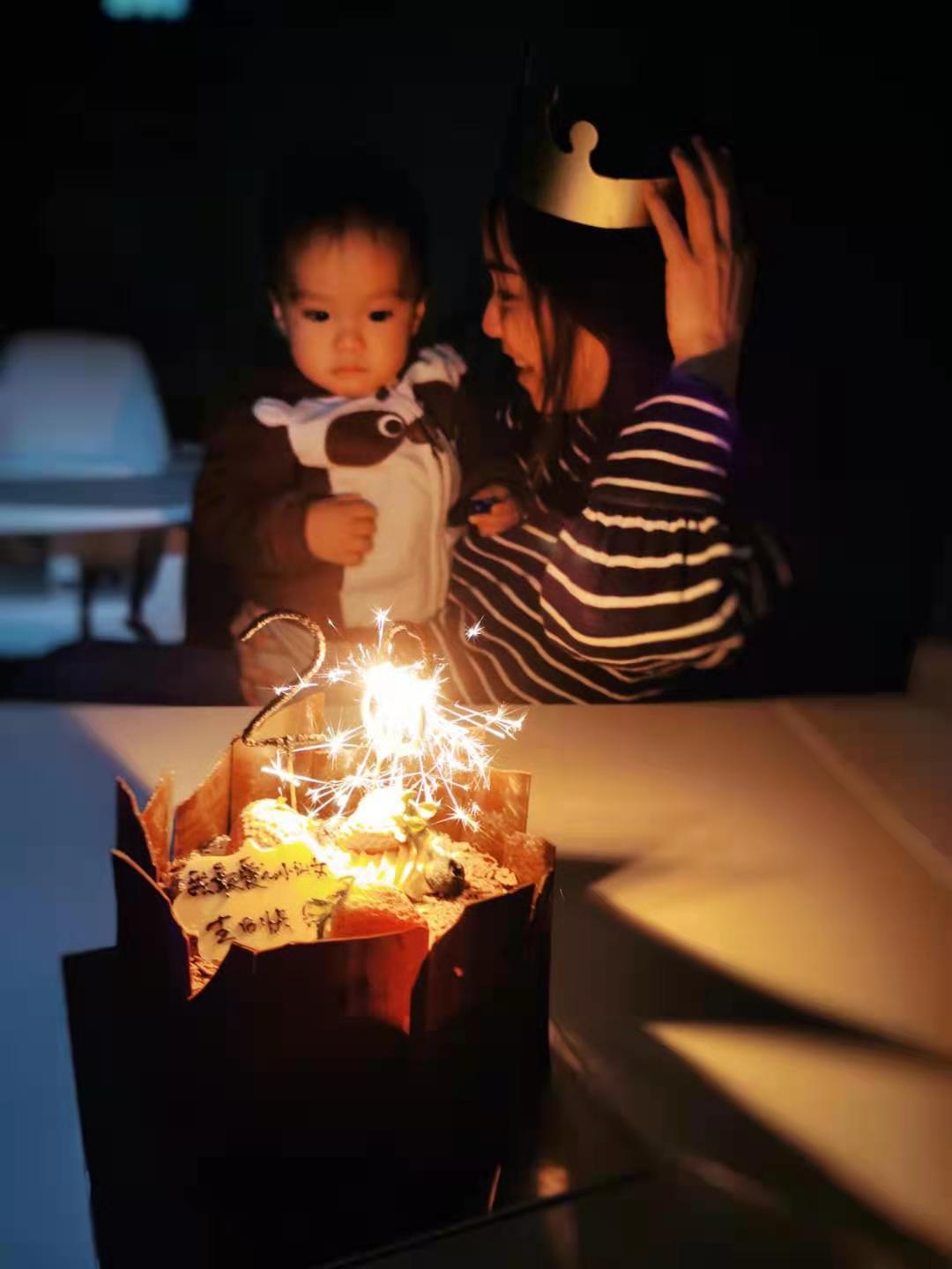 Coaca Bean is celebrating Mommy's birthday.