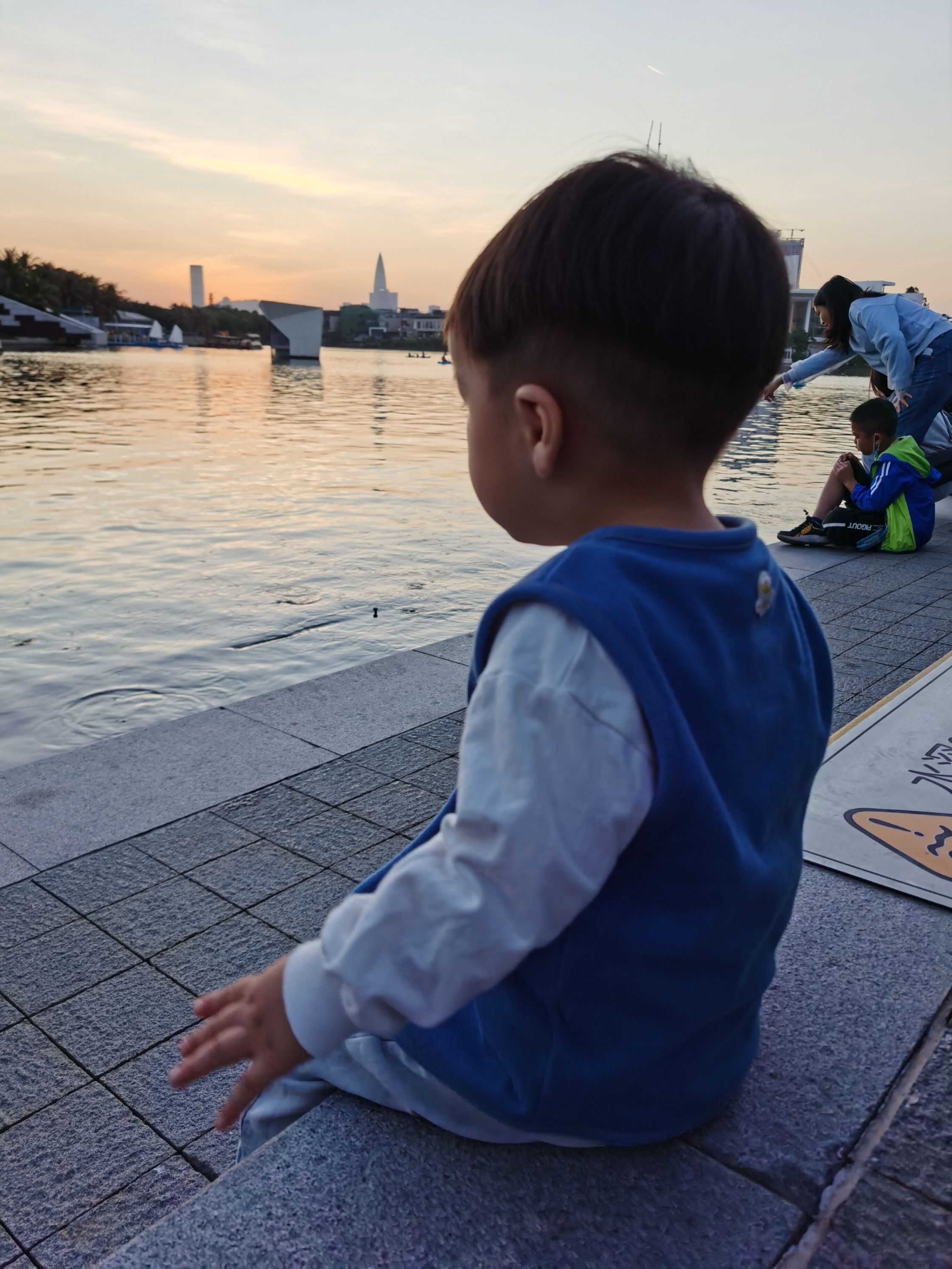 Coaca Bean is meditating.