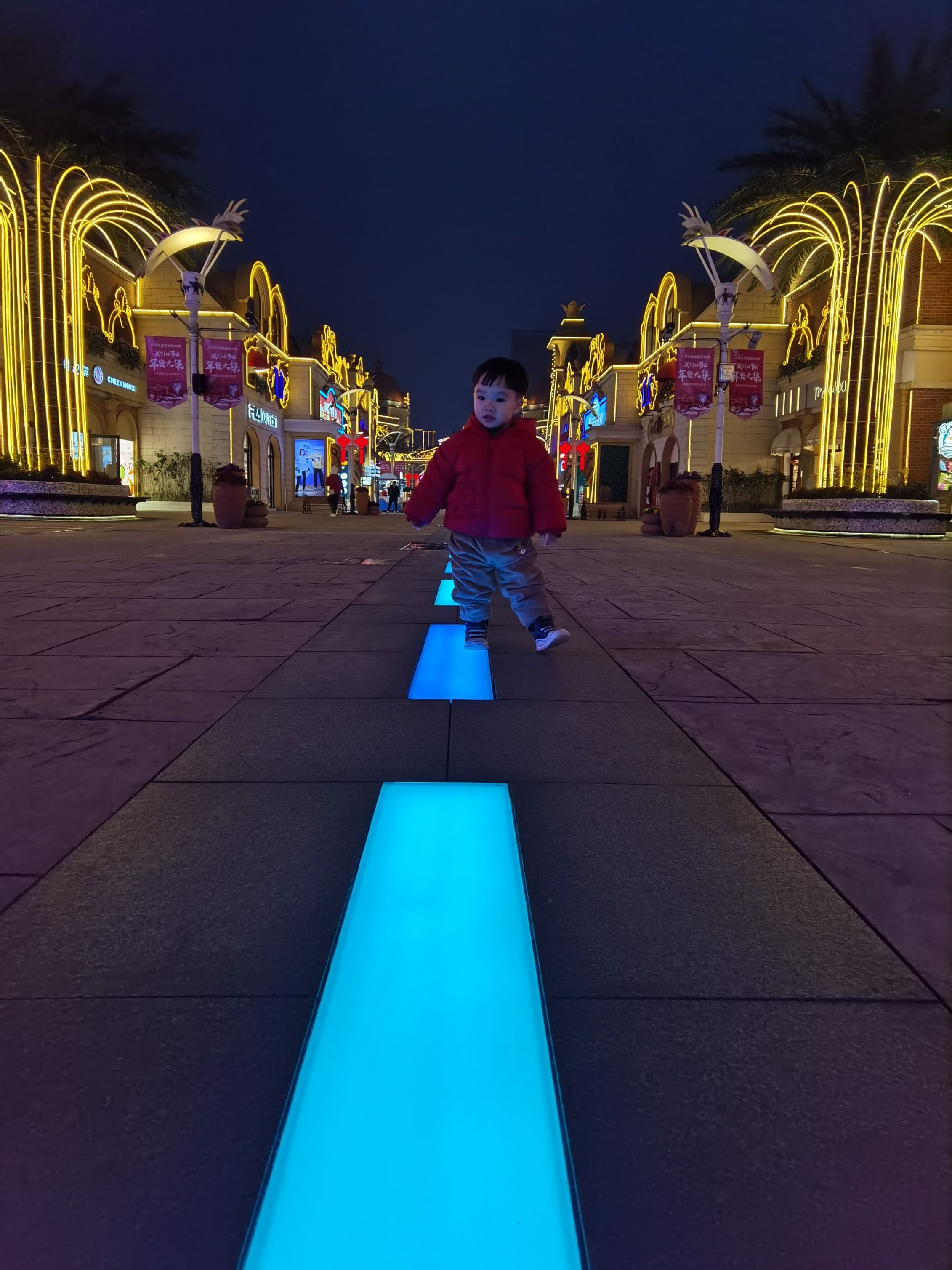 Cocoa Bean is having fun in Changzhou.