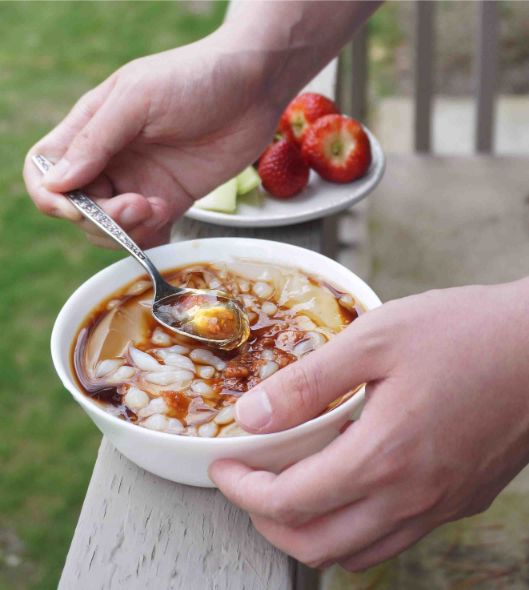 Brown Sugar Ice Jelly with Haw Flakes and Cold 'Srhimp' by Kexin
