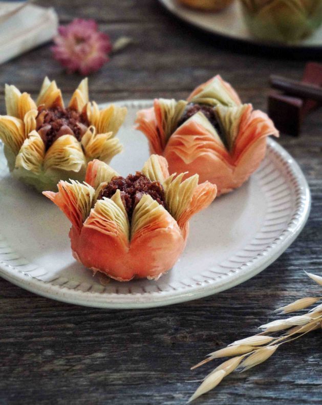 Lotus Pastry by Kexin